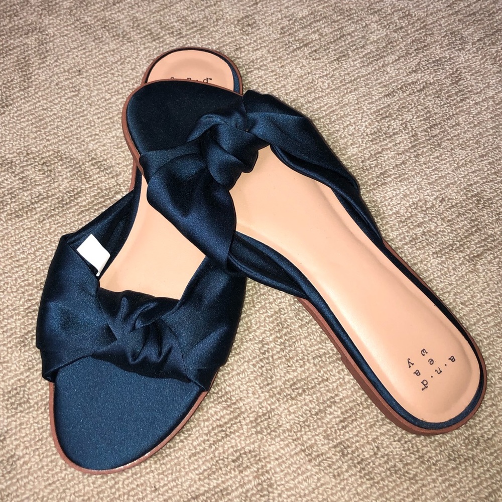 Brand New andeawy sandals